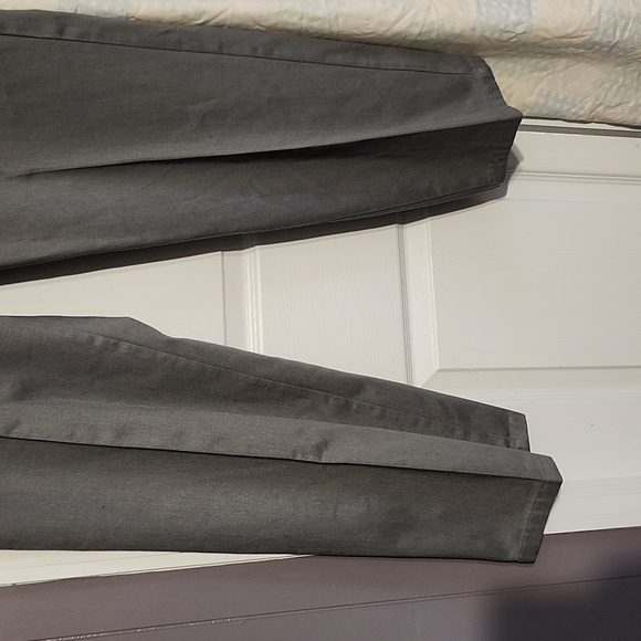 DOCKERS Gray Pants Size 36x29 EUC - Picture 4 of 5